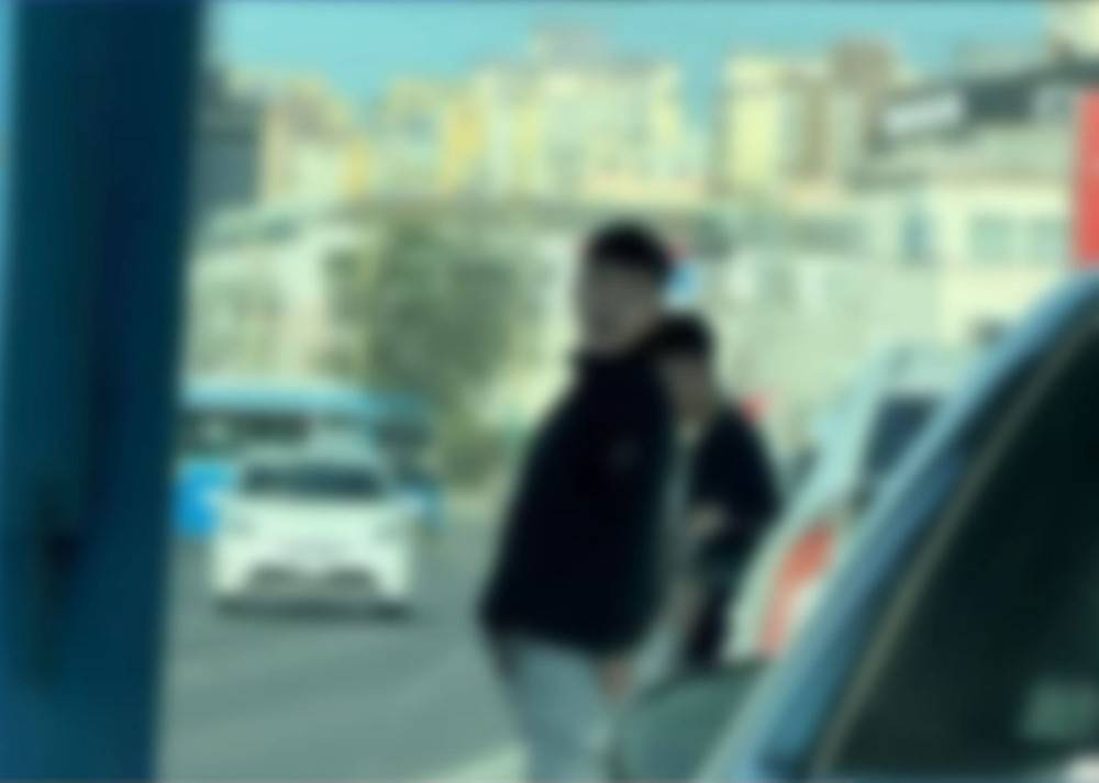 Олон нийтийн газар бие зассан хоёр эрэгтэйг тус бүр 10,000 төгрөгөөр торгожээ