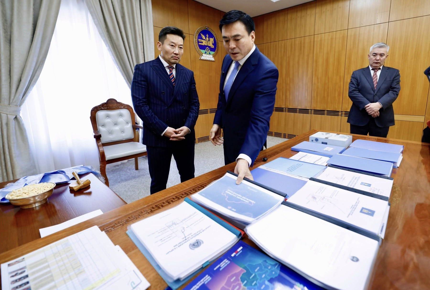 МОНГОЛ УЛСЫН ШАДАР САЙД С.АМАРСАЙХАН  Х.ГАНХУЯГТ  АЖЛАА ХҮЛЭЭЛГЭН ӨГЛӨӨ