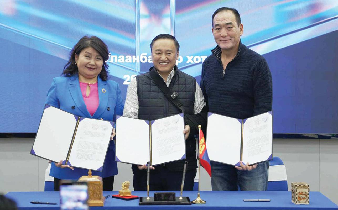 Эмч, эмнэлгийн ажилчдын цалинг дараах байдлаар нэмэхээр тохиролцов