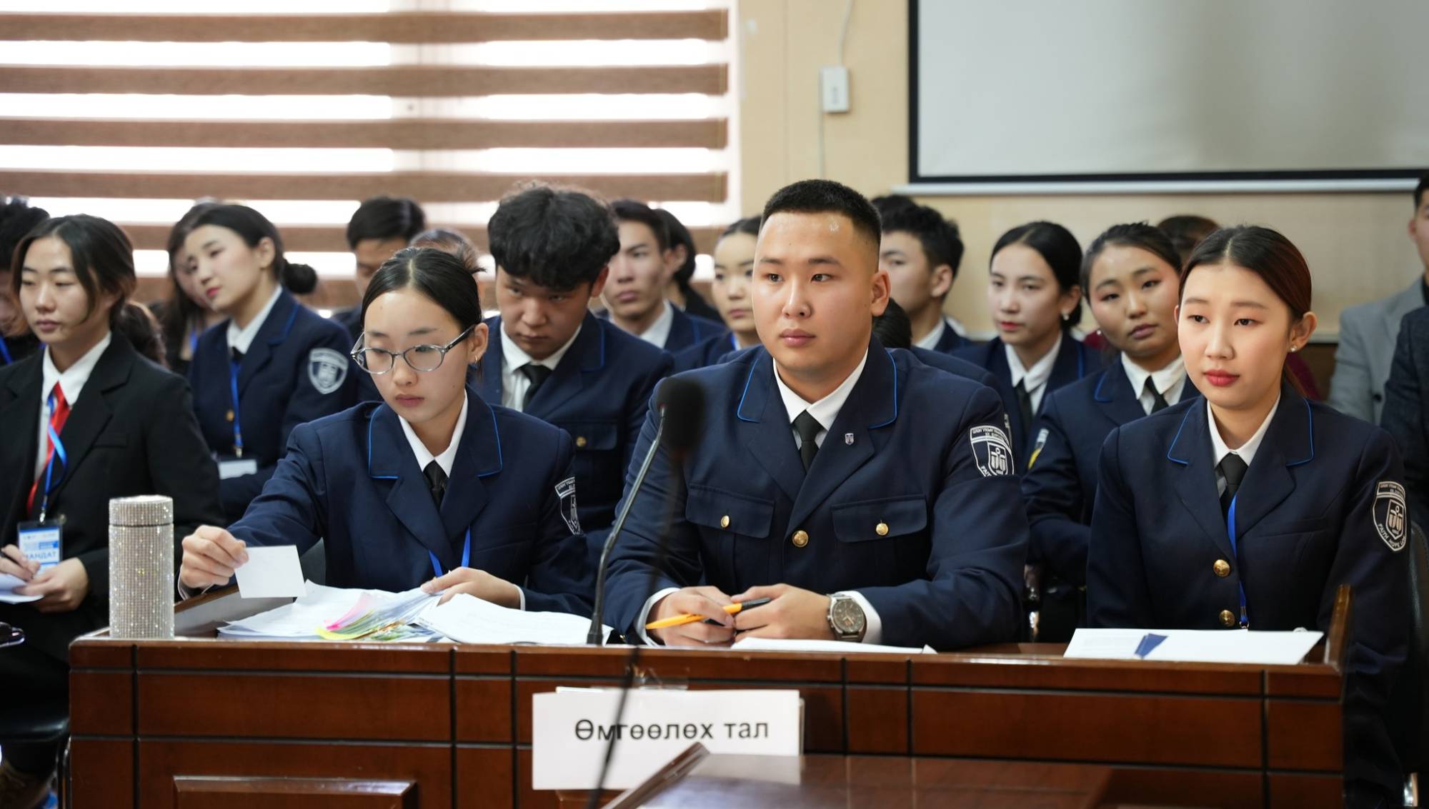 Эрүүгийн хэргийн шүүхийн мэтгэлцээний тэмцээний шилдгээр "Шихихутуг" баг шалгарлаа