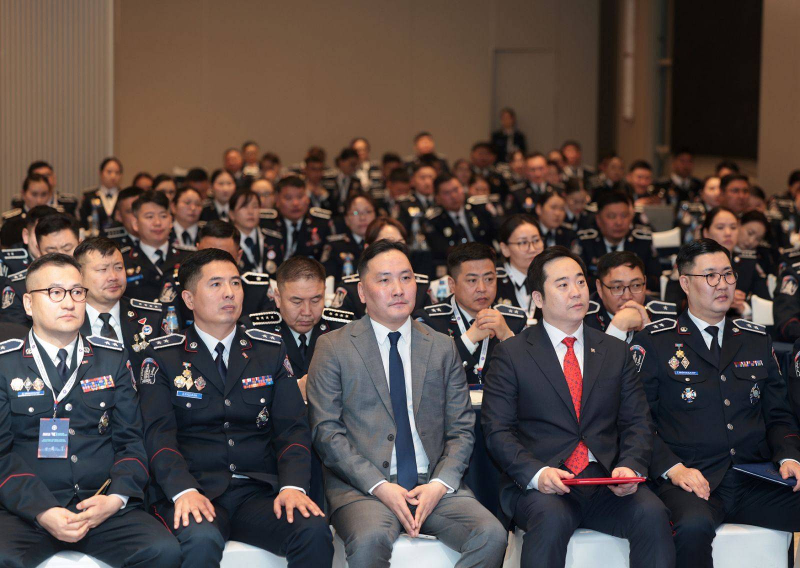 А.БАЯР: ӨНӨӨДРИЙН БАЙДЛААР НИЙСЛЭЛИЙН 9 ДҮҮРЭГТ  1551 БАЙРШИЛД КАМЕР АЖИЛЛАЖ БАЙНА. ҮҮНИЙГ 1856 БАЙРШЛААР НЭМЭГДҮҮЛНЭ